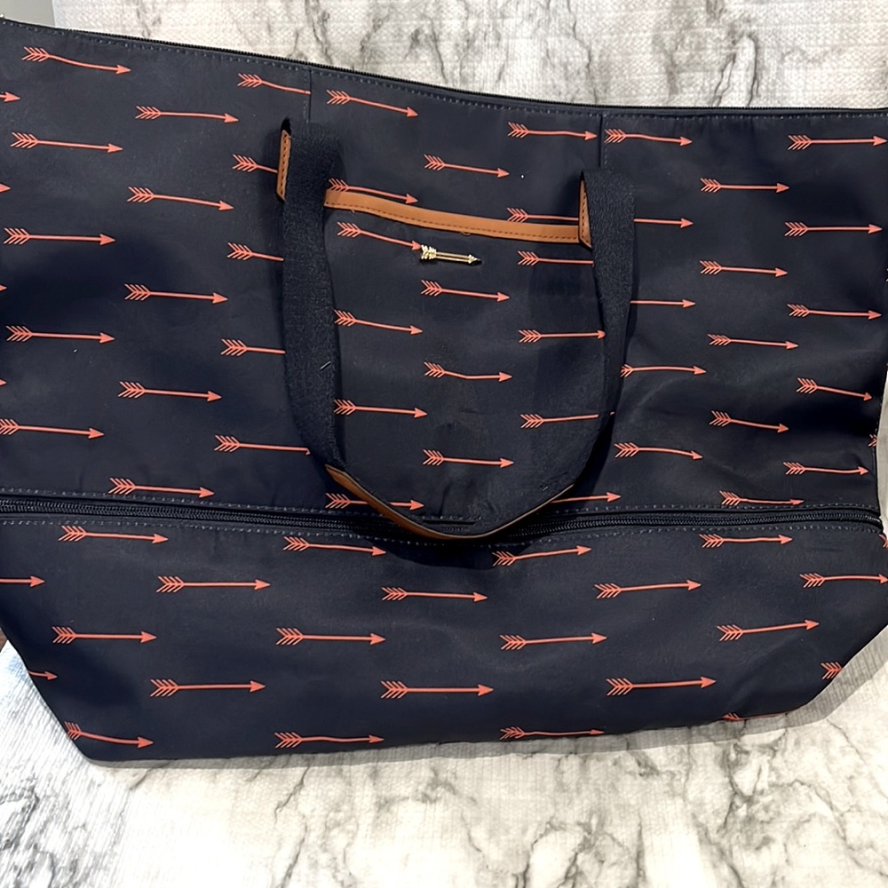 Stella and dot blue arrow day tripper